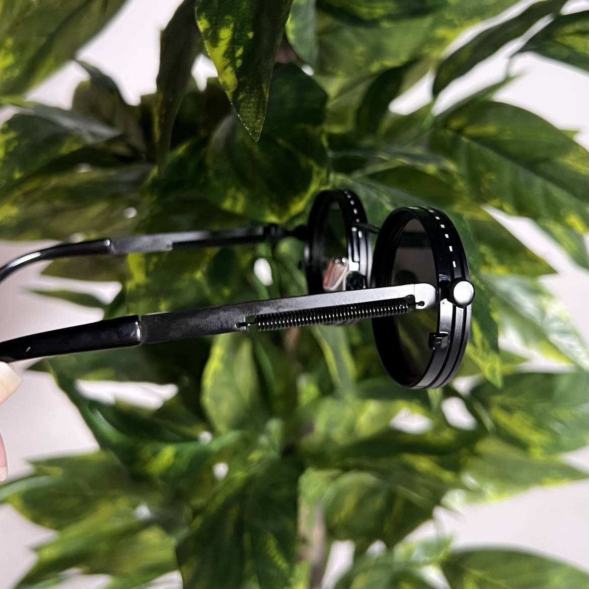 🕶️⚙️ إطلالة استثنائية لعشاق التميز!

نظارة ND Vario الدائرية بتصميم ستيم بانك عصري وتفاصيل ميكانيكية فريدة 😎

إطار معدني متين، أذرع مرنة، وراحة طوال اليوم ✨

تجي ويا حافظة صلبة للحماية 🎁

خلي ستايلك يحكي عنك! 🔥 بغداد, العراق


**إذا كنت صاحب هذا الإعلان وتريد حذفه لأي سبب، رجاءا أرسل رسالة إلى الدعم الفني**