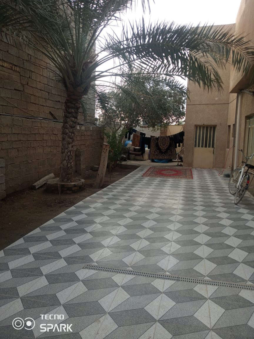 بيت للبيع زراعي مساحة 300متر في بهرز باب الخان يتكون من كراج وحديقة وصالة واستقبال وغرفة نوم ومطبخ وصحيات الطابق الثاني بينونة وغرفتين السعر 80 الاتصال على الرقم ***********
