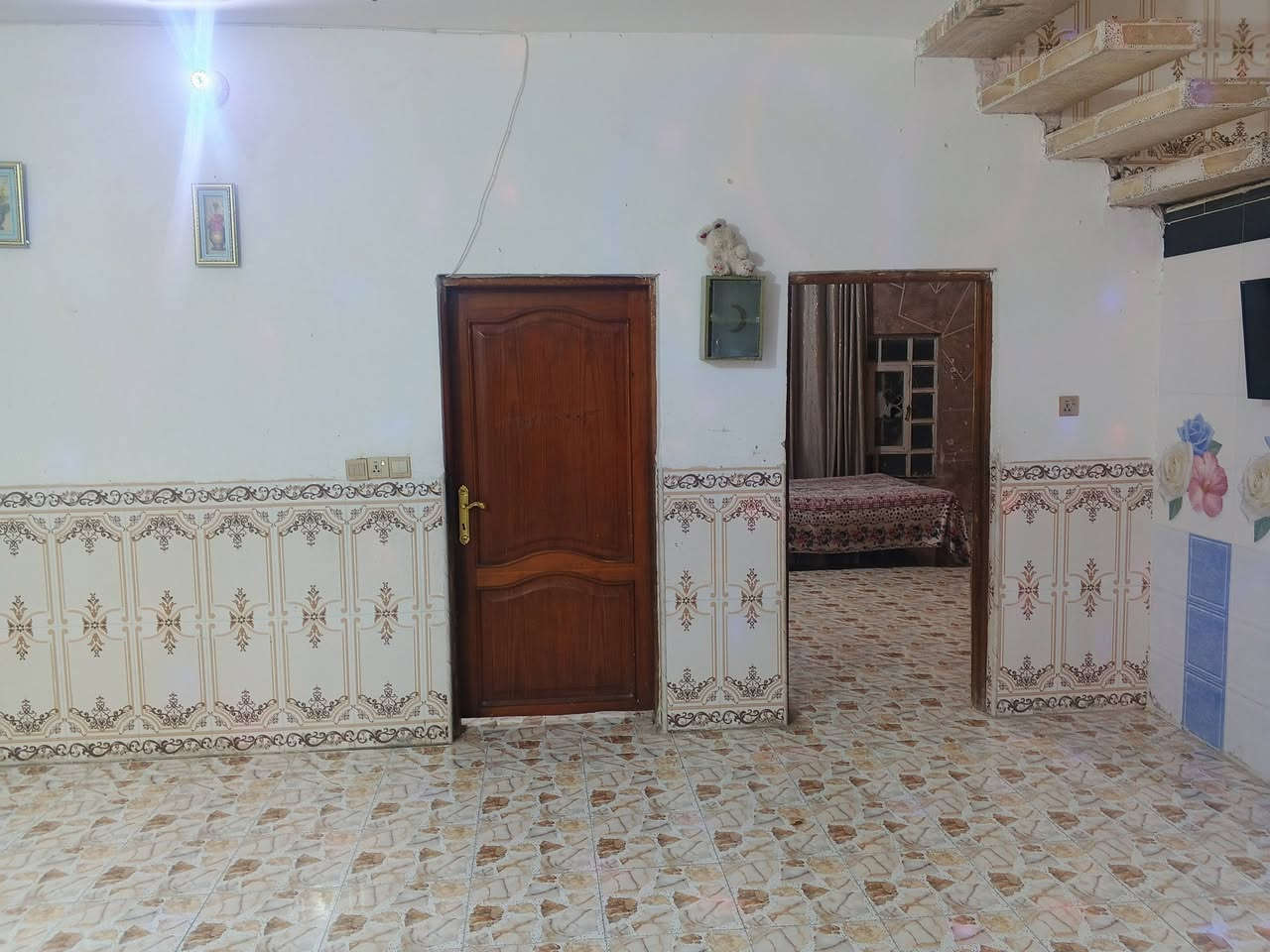 بيت للبيع 250متر موقع البيت الجمعيةعل شط شارع ابو الفضل البيت جاهز 4غرف نوم صحيات داخلية وخارجية شارع تبليط ومي ومجاري البيت قريب عل شارع العام السعر 115وبي مجال قليل ***********
