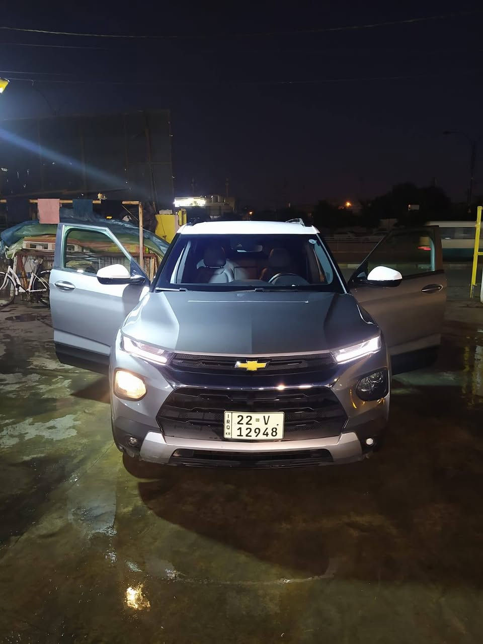 سلام عليكم سياره للبيع فقط
‎اسم السيارة:شوفرليت تريل بلايزر. 
‎الفئة: AKTIF
‎الموديل : 2023  
‎اللوحة:اربيل الرقم الدولي ‎
‎1-حجم المحرك3 سلندر 1300 تيربو عداد المسافة 47كم. 
‎3-بصمة ابواب وتشغيل عن بعد. 
‎4-رادر امامي. 
‎5-تحديد مسار. 
‎6-تحكم ستيرن جهتين. 
‎7-شاشة كبيرة مع كامرة خلفية. 
‎9-سستم صوت.
‎10-كرسي السايق كهرباء. 
‎11-مقاعد جلد. 
‎12-تدفئة الكراسي الامامية. 
‎13-رادر جانبي مانع اجتياز. 
‎14-حساس خلفي. 
‎15-كامرة خلفي دوارة. 
16اللون رصاصي سقف ابيض اسبورت 
‎*وباقي الموصفات المعروفة في فئة
ضررها چاملغ امامي طرف السائق
 والباب تبديل والچاملغ السكن كلير مال امريكا 
عنوان كركوك للاستفسار اتصال عالرقم ***********
