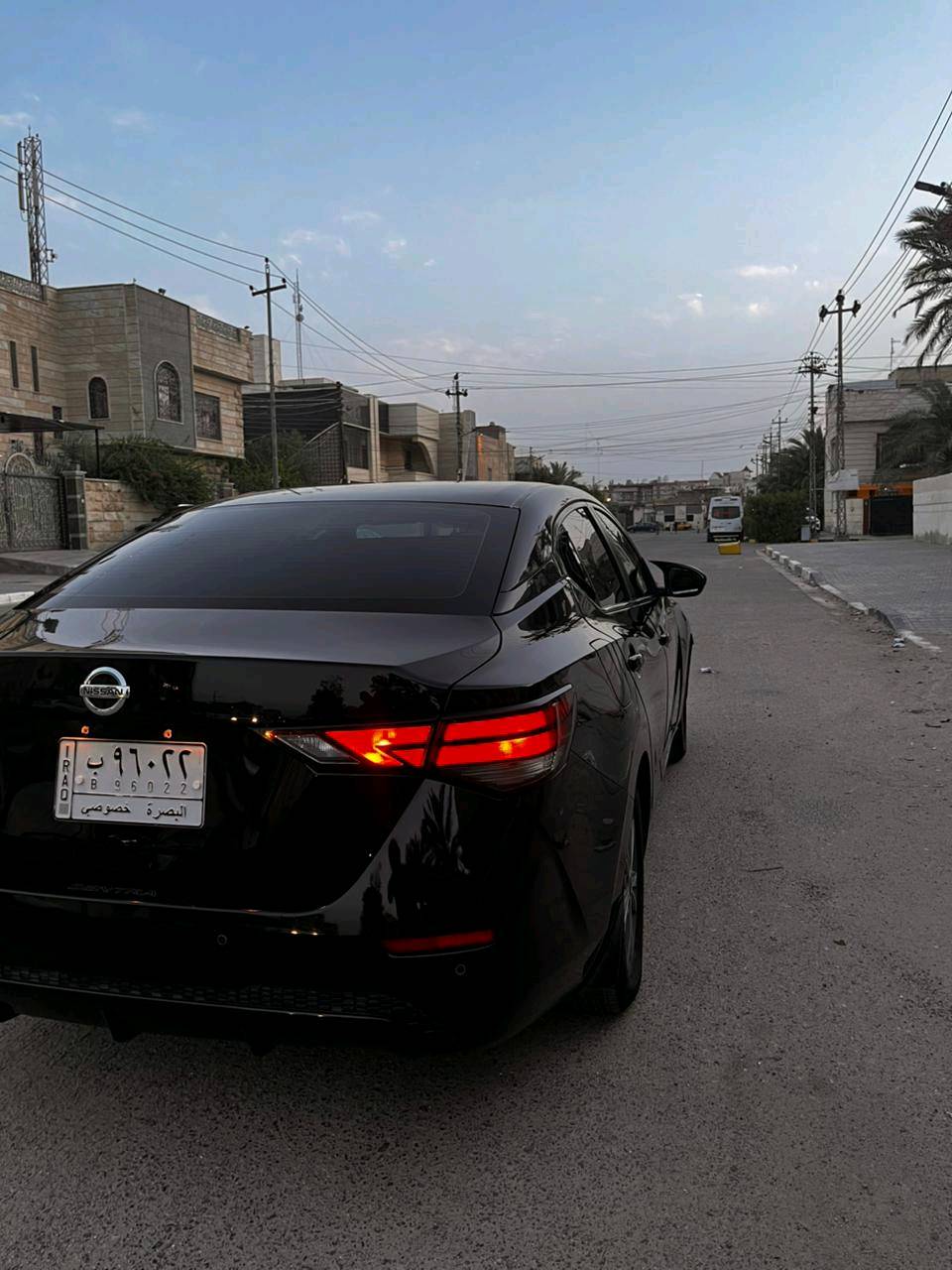 السلام عليكم 
نيسان سنترا شكل المكسيكي لون اسود للبيع 

موديل 2022 
ماشيه 106 
بصمه
المواصفات 
حساسات جانبي 
كشنات جلد دواخل بيجي وسود
شاشه كبيره
لايت لد
تحديد مسار 
كير + محرك كلش حلو وناعمه وحته انطيك وياها دهن الكير 
تبريد ثلج ❄️ 
حداده جاهزه 100‎%‎ فقط تبدل دبلات الامامي 
ضررها دعاميه وبنيد و الجاملق راجع على البارد 
ملاحظة : الدعامية و البنيد مغلفهم فابلون بقيه اجزاء السياره بيهه رصعات ناعمه كلش (حته لا تجي وتكول ماكلتلي) ويحتاجلها شريط ستيرن 
رقم بصره معوقين و المعوق جاهز للوكاله وبعد الها سنتين وتتحول

السعر 115 ورقة وبيها  مجال

***********