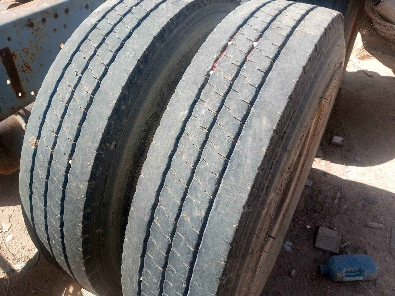 11تاير 1200/24مع الچوب والسفيفه ترنكل 22قاط كوري بدون ويل للبيع ***********
