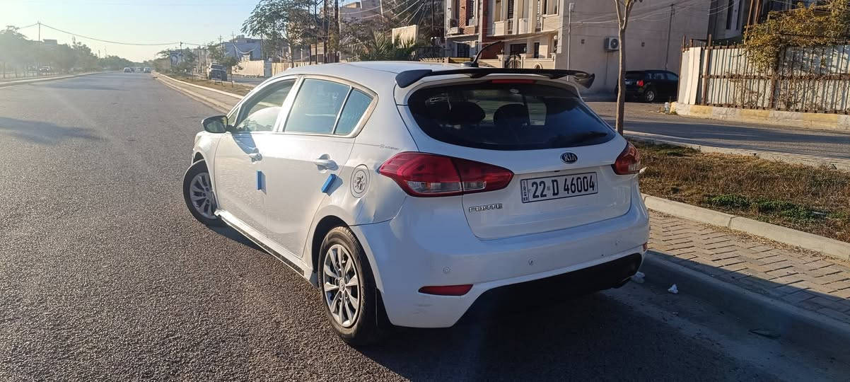 🚗 للبيع: كيا فورتي (Kia Forte) هاتشباك 2016 🚗
​
​✅ المواصفات 
​📅 الموديل: 2016.
​⚪ اللون: أبيض .
​🛣️ المسافة المقطوعة: 98 ألف ميل.
​⚙️ المحرك والكير: بحالة ممتازة 
​🛠️ الحدادية: صدر أمامي وخلفي "جديد بالكامل
​❄️ التبريد: ثلج وجاهز للموسم.
​💎 الإضاءة: منظومة زنون كاملة (نصب جديد بسعر 250 ألف) مع ضمان سنة.
​ سيارة باسمي الشخصي (رقم أربيل).
​⚠️ ملاحظة: البيع تحويل فقط (ما أسوي وكالة) 
​🛠️ حالة البدي (وارد أمريكي):
​🔄 تبديل قبغ جنطة.
​🎨 صبغ بمقدار "شبر واحد" فقط من جهة قبغ البنزين.
​✨ باقي البدي نظيف جداً وجاهز.
​💰 السعر: 105 ورقة (وبيه مجال بسيط للشراي ) 🤝
📍 الموقع: بغداد - الكرخ.
​📞 للتواصل والاستفسار (اتصال أو واتساب):
***********
