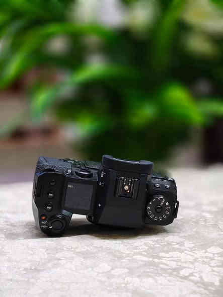 السلام عليكم اخوان
كاميرا فوجي فيلم جديدة حرفيا استخدام 10 ايام باستوديو 
الكامرة والعدسة والهدايا كلهن وياه 
الشتر ما اعتقد واصل فد 300 صورة كلش جديدة الكامرة 
اشتريته بس ما فادتني بالاستوديو وجبت نيكون
المهم 
الكاميرا x-h2
العدسة 16-80 فتحة 4 وياه بالكت 
حزام هدية
حزام يد هدية
ستاند هدية
وبيه لزگة شاشة
السعر موجود كدامك مشتريه بمليونين و800 الف
اريد ابيعه بمليونين ب600 
مكاني كربلاء ورقمي ***********
توصيل اعتذر كلش ما اكدر تجي تشوف وتاخذ وخادمك وكروتك عليه 
اسف عالاطالة ❤️
