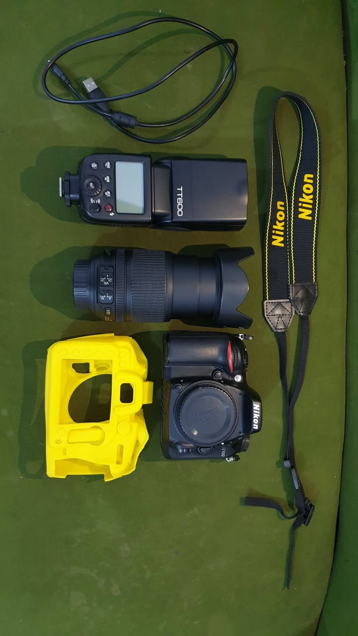 السلام عليكم /
كاميرا نيكون d7100 + فلاش TT600 استخدام شخصي نضيفة جدا
شتر 3K و 798 صورة فقط
 ( ملحقات)
زوم VR  105_18 + هود
شاحنة
كيبل نقل الصور للابتوب
كفر جلاتين اصفر
لاصق حماية للشاشة
كارتون الكاميرا كامل
السعر 550 الف وبيها مجال قليل ( لايوجد توصيل)
العنوان / البصرة جمعيات اسكان الموانئ شارع الميثاق 
***********
