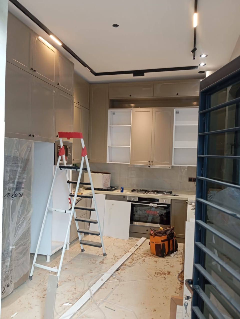 استاد کار دکوراسیون داخلی هستم با بیش از بیست سال تجربه در انواع کار های چوبی و ام دی اف شماره های تماس +905444666803
+96477067169160
سید ابوالفضل موسوی
