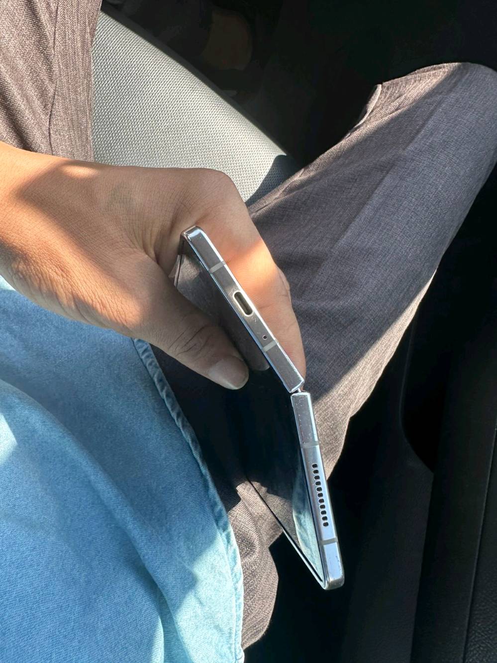 Samsung Galaxy Z Fold4جهاز مكفول من كلشي ذاكره 256بس مشكلته لشاشه لكبيره ل
ما تنفتح كلش تقريبن تنفتح 95بل 100رايده بيع او مراوس قفل 450