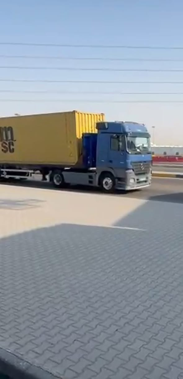 السلام عليكم اكتروز للبيع 2007جوبلس أمامي رقم جديد بأسمي مكفوله كير مكينه شاصي تخم تاير جديد سياره خير من الله  
رقم مبايل ***********
