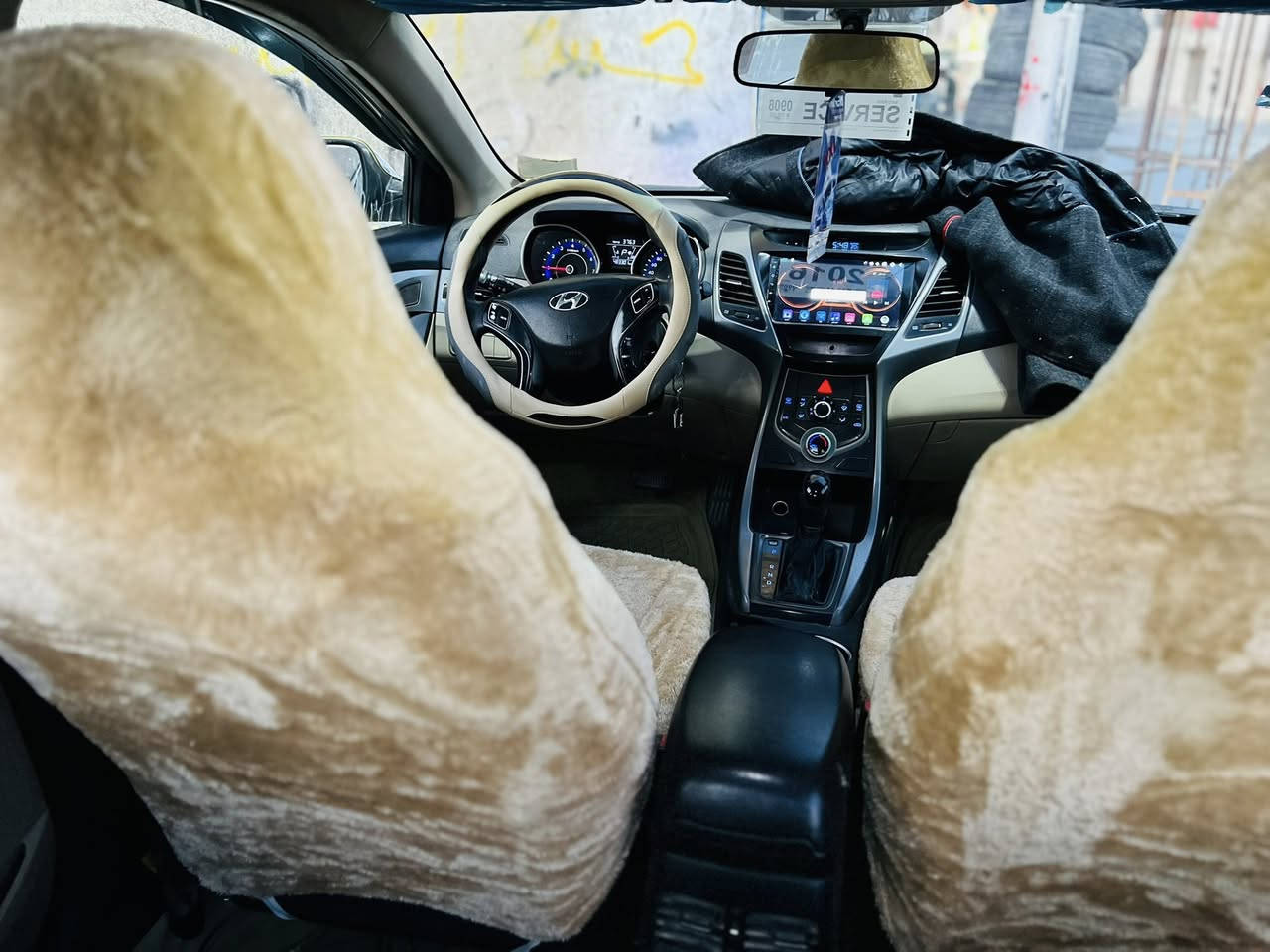 السلام عليكم النتره خليجي 2015 محرك 1600 جاهزه رقم مثنئ دولي تحويل مباشر  مصفره هيئه وغرمات تبريد ثلج كير مكينه خير من الله حداديه زينه شاشه تحكم تبريد قطعتين 
بيه جاملغ تبديل بدون دواخل والباقي كفاله السعر 100وبيه مجال بصيط ستفسار *********** 
واتساب ***********
