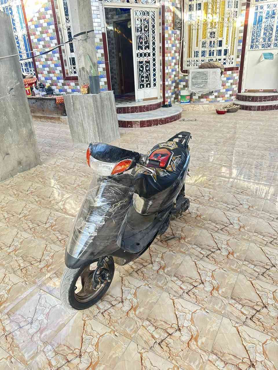 سلام عليكم للبيع عصفوري (مفتوحه مفتوحه مفتوحه) مكينه 60 كهربائيات كله شغاله عداد شغال تايرات جدد باتري جديد جاهزه من كلشي مكينه ناعمه تخبل 
***********
البصره قضاء المدينه
