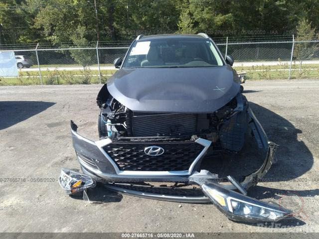 توسان ٢٠١٩ أمريكي ضربته خفيفه موضحه بالصور ماشيه ٤٨ ألف. محرك ٢٤٠٠ فول مواصفات عدا البانوراما كراسي بيهه تدفئه وتبريد قطعتين تبريد كرسي السائق كهربائي *********** واتساب السعر ١٧٠ وبيهه مجال للشراي السياره نضيفه كلش وباب السائق راجع بارد فقط
