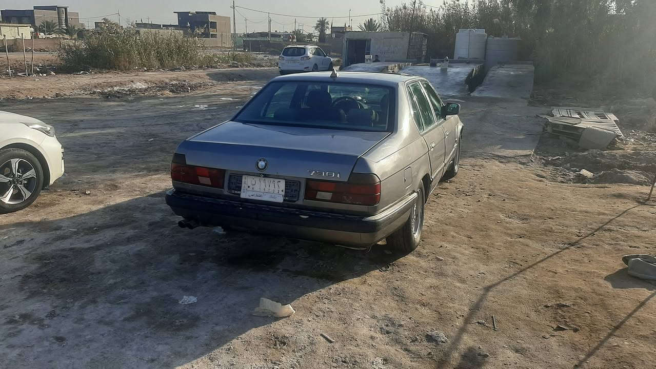 بي ام بغداد موديل ٩١ المكان الديوانية
مكينة بيها خبطة 
و الكير البك يأخر 
حدادية اسفنجة نظافة ٩٠%
تبريد ثلج و منظومة التبريد كلها بالباكيت 
السعر ٤٢ و بيها مجال 
المكان الديوانية 
الرقم ***********
