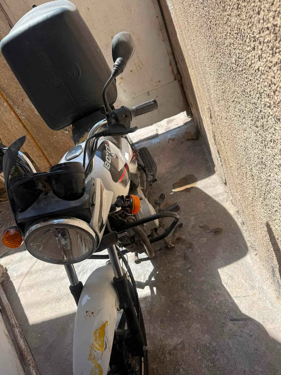السلام عليكم بوكسر موديل ٢٠ كلاسك مرقم بغداد بسمي تحويل ثاني يوم  مكينة بلادية لا مفتوحة ولا مجفتة جديدة مال بيت ماشية ٢٥ ندعمت ونعوج الشاصي شوية السعر مليون وبيها  مجال مو شراي لا تعلق *********** الخاص مفتوح
