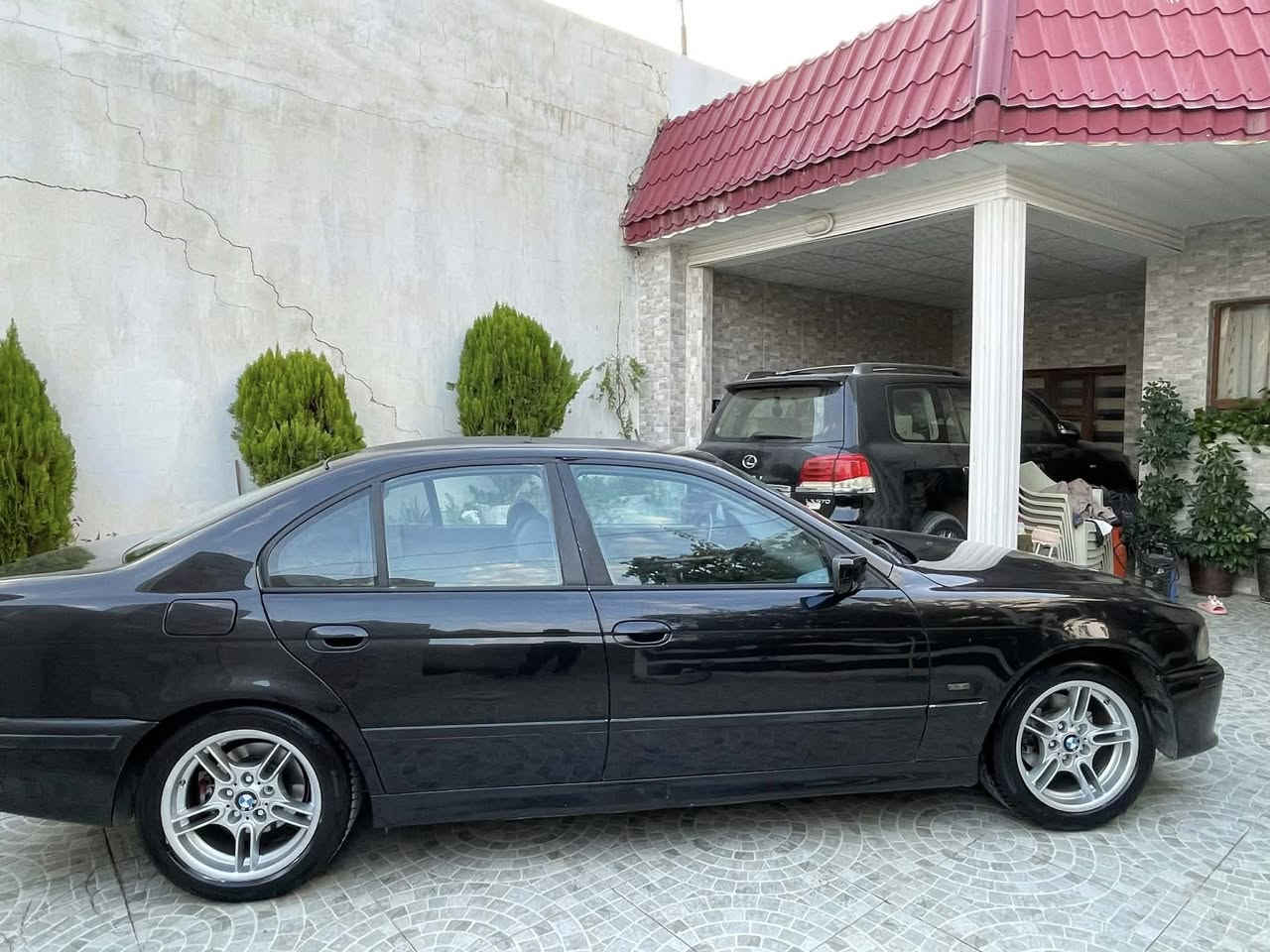 سەرەتابەناوی خوای گەورەو میهرەبان BMW E39مۆدێل٩٨  مەکینە 528i گێڕومەکینە بەشەرت تەقەوڕەقە بەشەرت 
کوشن جڵدوکارەبای ٤تایەو ویلی لۆکی لەسەرە 
0772 526 4902
ئەدمین🥰
