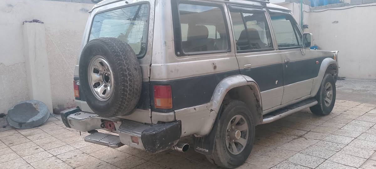 سلام عليكم كالوبر للبيع موديل 1992 بغداد رقم دولي جديد مكينه و كير وينجي 6 تخم تاير ويل كب جدد سعر المطلوب 40و بيها مجال مكان بغداد مدينه الصدر حي طارق رقم الهاتف ***********
