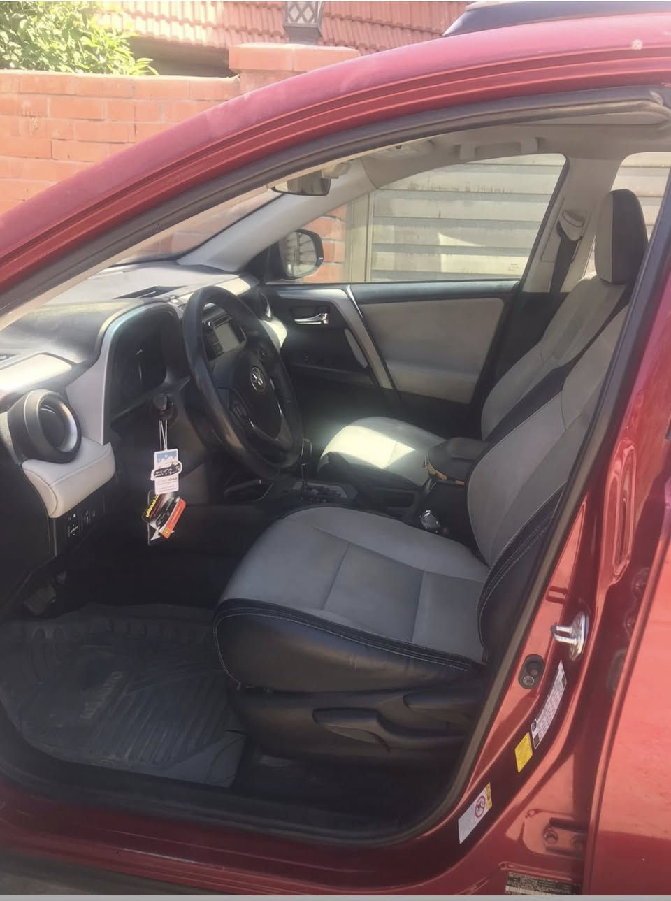 السلام عليكم من رخصت الادمن سيارة تيوتا راف فور 2018ماروني للبيع السعر 170 وبيهة مجال ***********
