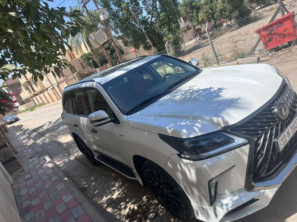 فول موصفات كفاله سياره من كلشي وعليه تغليف درجه اول 33 ورقه سياره جديده بمعنى كلمه وجاهزه من كلشي 
رقم بغداد باسمنه 
ماشيه 61 كيلو متر 
سعر 8شدات  وبيه مجال قليل جدا مكان السياره كربلاء طويريج ***********

