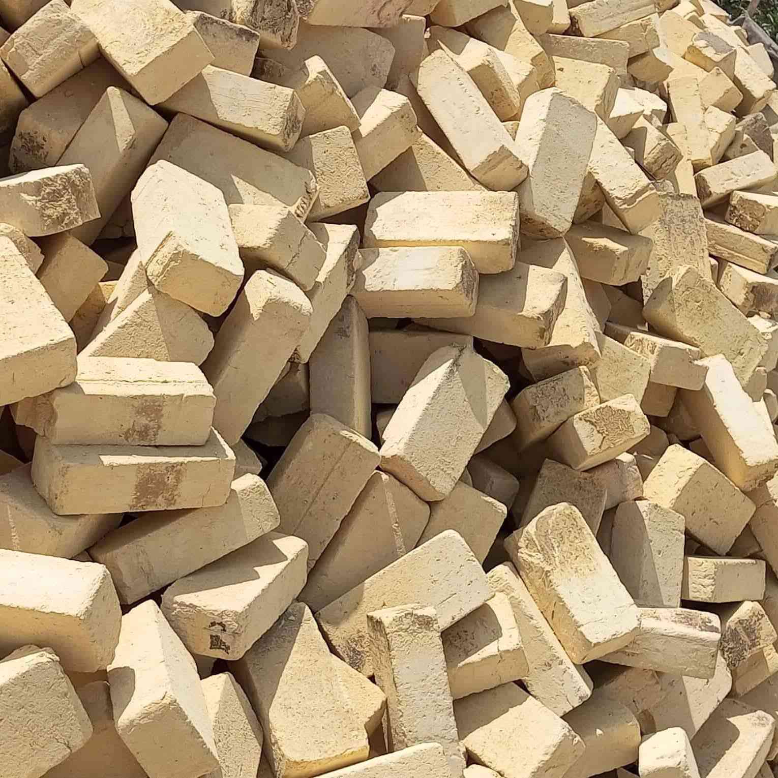 السلام عليكم ورحمه الله وبركاته يوجد طابوك مستعمل كله نضيف  عادي و جمهوري بس كامل لا نص ولا تليثي وبارخص الاسعار رقم *********** ابو كيان
