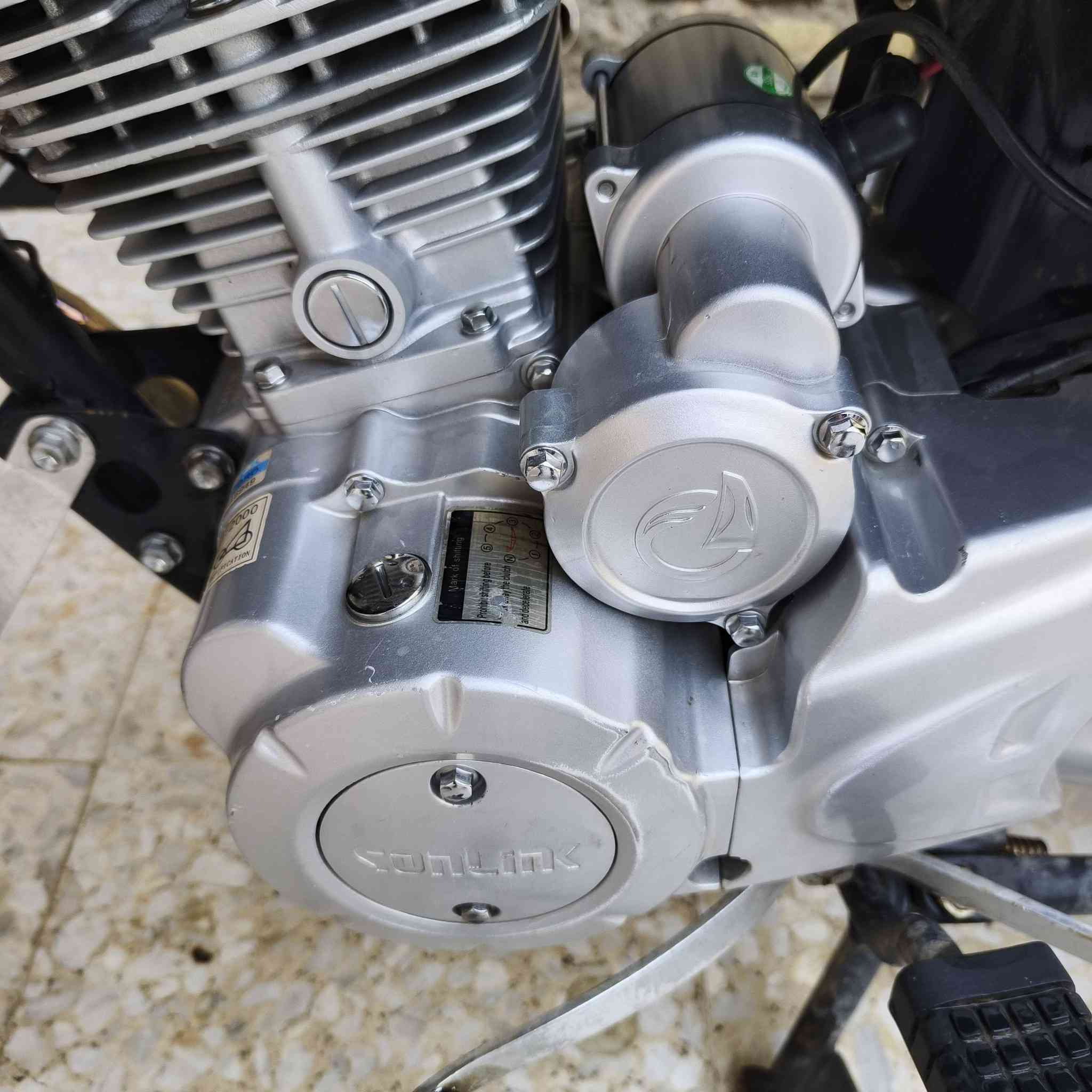 السلام عليكم
سونك ايراني اوراق كاملة 
 نظيفة كلش
السعر 650 
مكاني بغداد
***********
