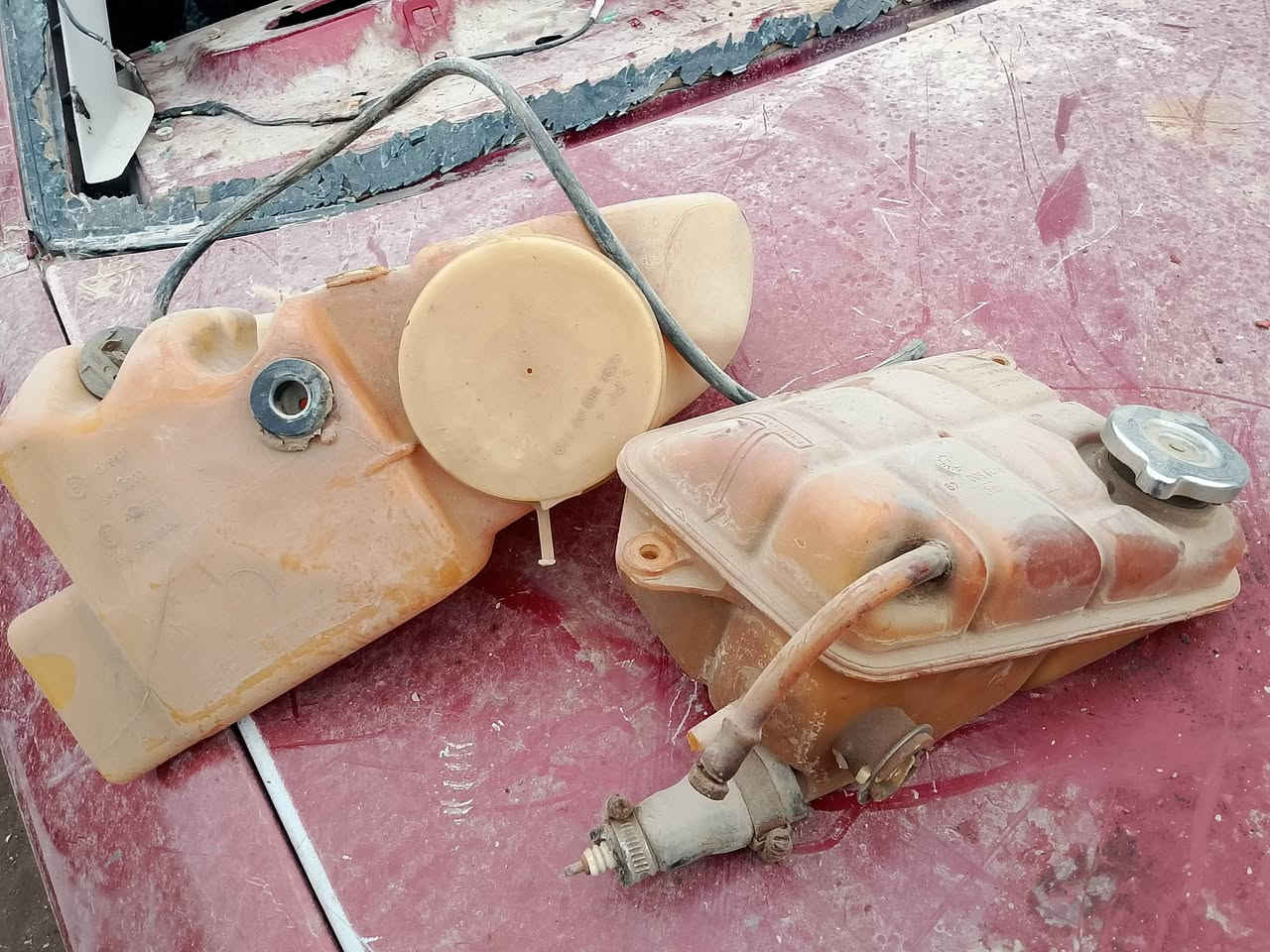 السلام عليكم يوجد غراض سياره كامله مرسيدس و ب انسب الاسعار دعاميات اماميه و خلفيه جدد ***********
