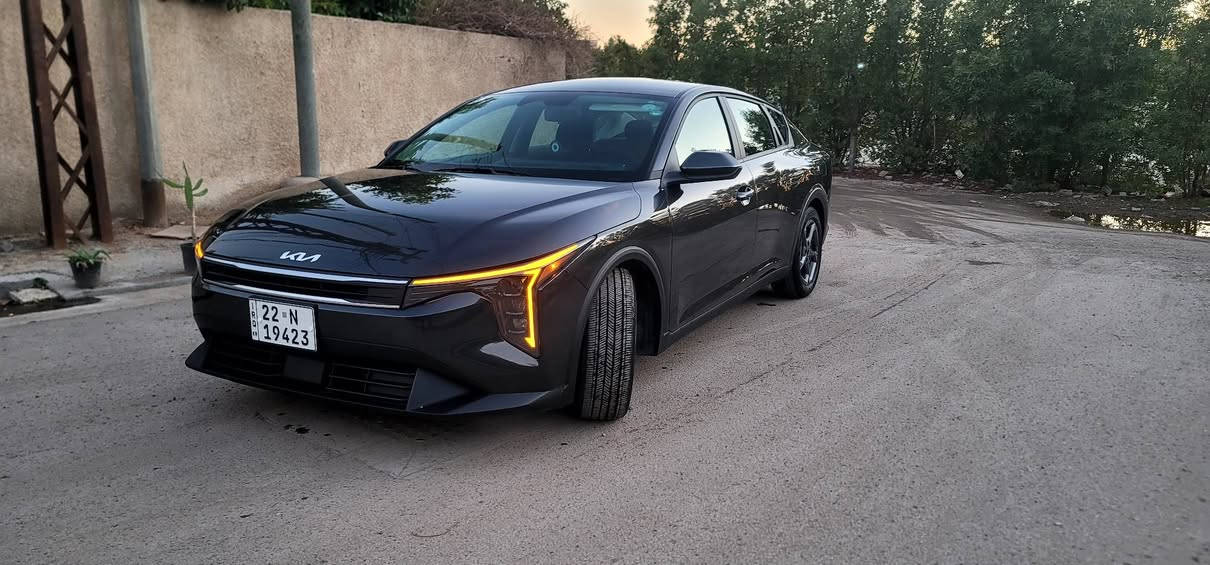 ياألله للبيع فقط
اللهم صل على محمد وال محمد 
وصول جديد ترقيم جديد اربيل الدولي بأسمي 
كيا 2025 K4 محرك 2000 cc دوش لون نفطي 
السيارة بحالة الوكالة ماشية 6000 مايل يعني اخت  زيرو/مواصفات نص فول / بصمة /تشغيل عن بعد /
نظام ترحيب / شاشة كبيرة /عداد دجتل متصل /
انظمة قيادة نورمال /سبورت /رادار امامي جانبي خلفي / قيادة ذاتية / صندوق ذكي بصمة / بصمة ابواب /اوتو هولد / هند بريك بصمة / بجم لد / صندوق لد /حادث سطحي خفيف جدا بدون دواخل
ايرباك بردة وراجع سستم تبديل جاملغ فقط وطرف الباب بارد + طرف البنيد بارد  جهة الراكب  
يعني قطعة وحدة صبغ فقط
بدون شخوط بدون رصعات كما موضح بلصور .
مكان السيارة بغداد حي الاعلام 
للاستفسار اتصل :- 
***********
