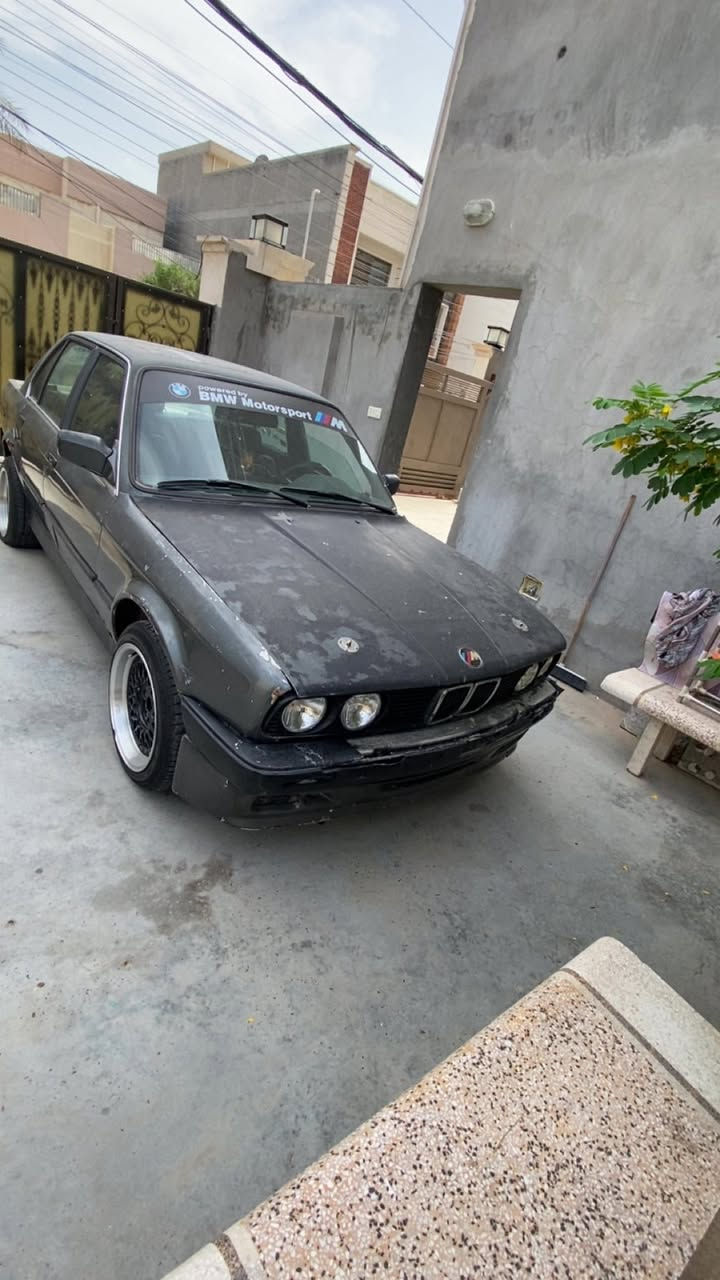 سلام عليكم 
زعره للبيع 
محرك m54 تحويره جديده صدر جديد 
نقصها صبغ وتغليف تنته 
بطاين جدد تايرات خلفي جدد 
صاحبها يريد تحويل رقم أنبار 
عنواني. سيديه .دوره 
*********** 
سعر ٢٧
