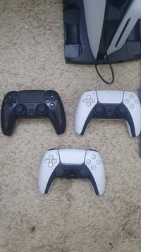 PS5 امريكي مستخدم قليل جدا نظيف ١٠٠%  وياه ٣ جويستكات نظافة ١٠٠% فان ت...