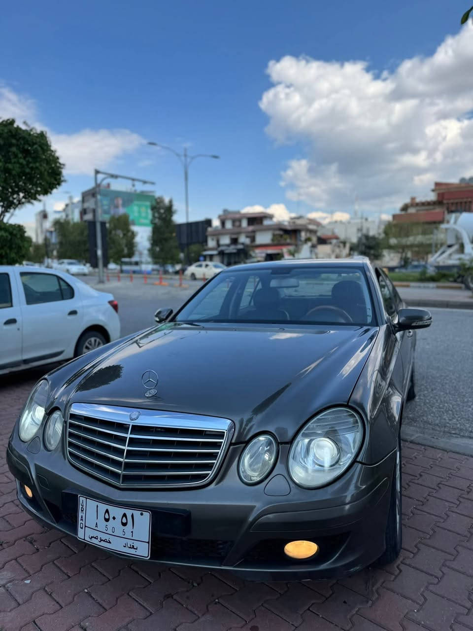 🚨🔥 مارسيدس E320 المرغوبة… نظافة وسعر 🔥🚨
Mercedes E320 – 2006 😈

💥 6 پستۆن – مرغوبة + استخدام يومي 💥
الموديل: 2006
المحرك: E320 المرغوب 🚀
الموقع: السليمانية 📍

━━━━━━━━━━━━━━━
🔥 الحالة:
گير + مكينة مضبوط ✅
بدون كود 😈
رون مكينة + هيدروليك گير متغير 💯
باتري جديدة 🔋
ويلي بلادي مرسيدس 🔥
تاقم بانسات أمامي وخلفي جديد

━━━━━━━━━━━━━━━
🚀 المواصفات:
گير 3 وضعيات
(أوتوماتيك / عادي / سبورت) 😈
كوشن جلد + كهرباء + هيتر 🔥
فول لايت + سكني جديد
بك لايت ليزر ✨
فلجة جام أوتو
CD Box 🎵

━━━━━━━━━━━━━━━
🔥 سيارة مرتبة + جاهزة
🔥 سعر مناسب وبيه مجال 😎

━━━━━━━━━━━━━━━
💰 السعر؟

اكتب (مرسيدس) بالكومنت 📩
ويصلك السعر مباشرة على الخاص 🔥

━━━━━━━━━━━━━━━
🚨 عندك سيارة للبيع؟ 🚗
أرسل الصور والتفاصيل، وسنقوم بعرضها على صفحتنا مجاناً 🔥
فرصة للوصول إلى عدد كبير من المشترين 💯


**إذا كنت صاحب هذا الإعلان وتريد حذفه لأي سبب، رجاءا أرسل رسالة إلى الدعم الفني**