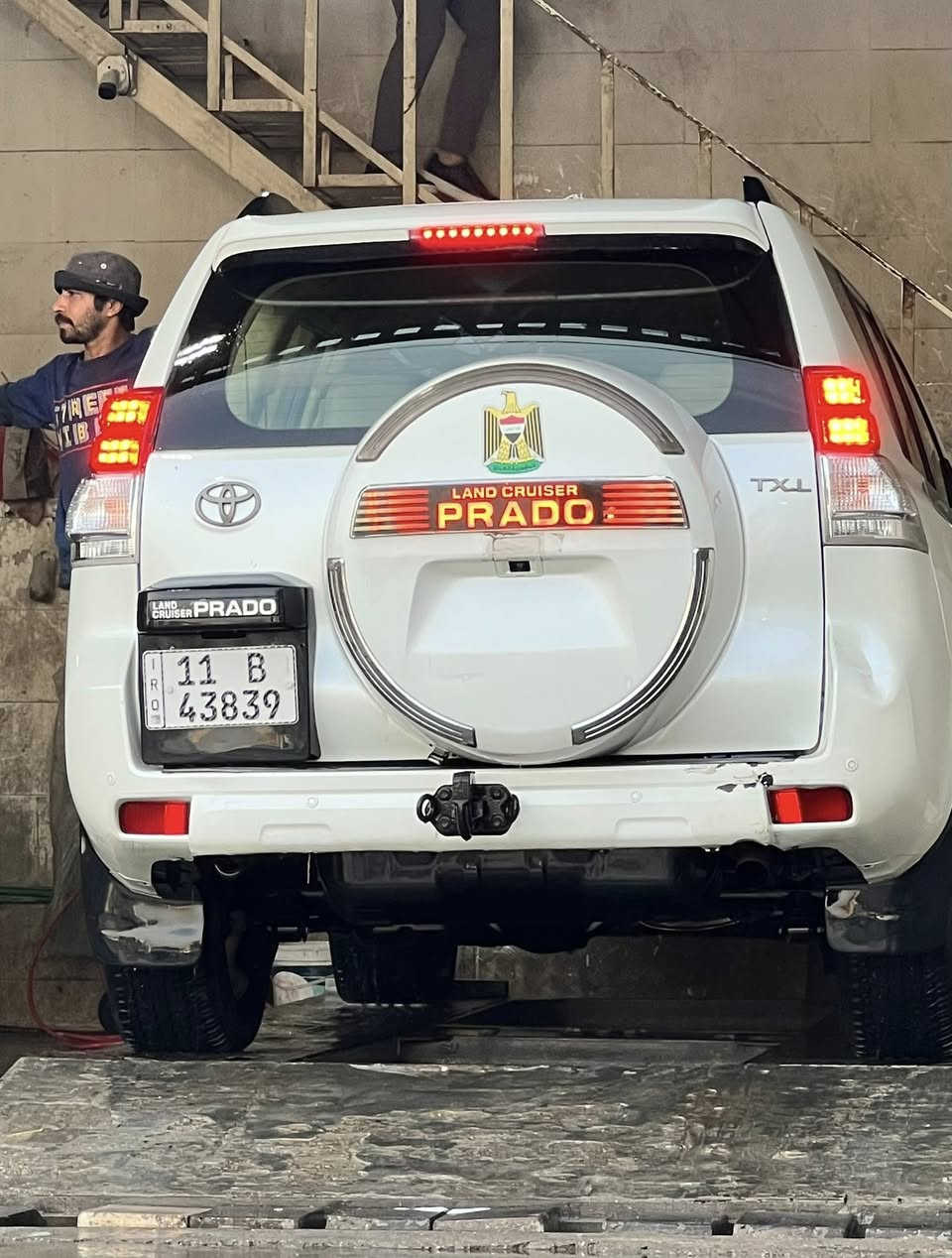 السلام عليكم
للبيع حصراً برادو 2013 خليجي  V6 فئة TXL دبل تانكي رقم بغداد الجديد بأسمي تحويل مباشر 
ماشية 149 الف

‏TXL برادو -

المواصفات:
- محركV6
-شاشة اندرويد
- تحكم ستيرن جهتين
-لون أبيض صدفي مكفول من الصبغ.
- فتح سقف
-تبريد 3قطع
- 7 راكب
- تخم تاير جديد
-رقم بغداد مميز
-كير ومكينه واكسل مكفوله من فتح
-ثلاجة
-سبير مانازل 
-كامره خلفية
- تبريد ثلج
-اشاير بلمري
-منظومة لايت زينون
-مرايات شفط
-مانع نزلاق
-نظام منحدرات
-صدر جديد
اضافة الى صيانة لجميع سوائل السيارة من وكالة B7 للزيوت.

*بيها شوية بارد بالباب بسيط ورصعتين واحدة في القمارة والثانية في الباب الخلفي + مكفولة من الصبغ عدى نصف الدعامية الخلفية فقط.

السعر 310 وبيها مجال مكان السياره بغداد- البلديات ***********
