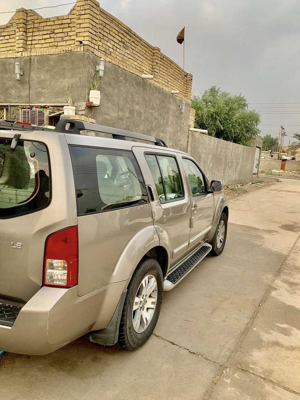 نيسان باث فايندر  ( NISSAN PATHFINDER  LE ) 2009
وارد خليجي،فتحه سقف،تحكم ستيرن جهتين،فور ويل،تبريد ٣ قطع 
،تحكم مرايات،كشن كهربائي، مرايه وسط بوصله تحديد اتجاه ، بصمه
مكانها ذي قار، سنويه لـ٢٧ رقمها دولي بغداد السياره بإسمي 
ضربه بسيطه مرجعه على البارد  بالهلال مال الجاملغ الخلفي جهة السائق  ومرشوشه صبغ بسيط من جهة السائق  وسونارها موجود  
السعر( ١٠٥ ) وبيها مجال 
للإستفسار اكثر الإتصال على الرقم ***********
أو التواصل عبر الواتساب ***********
