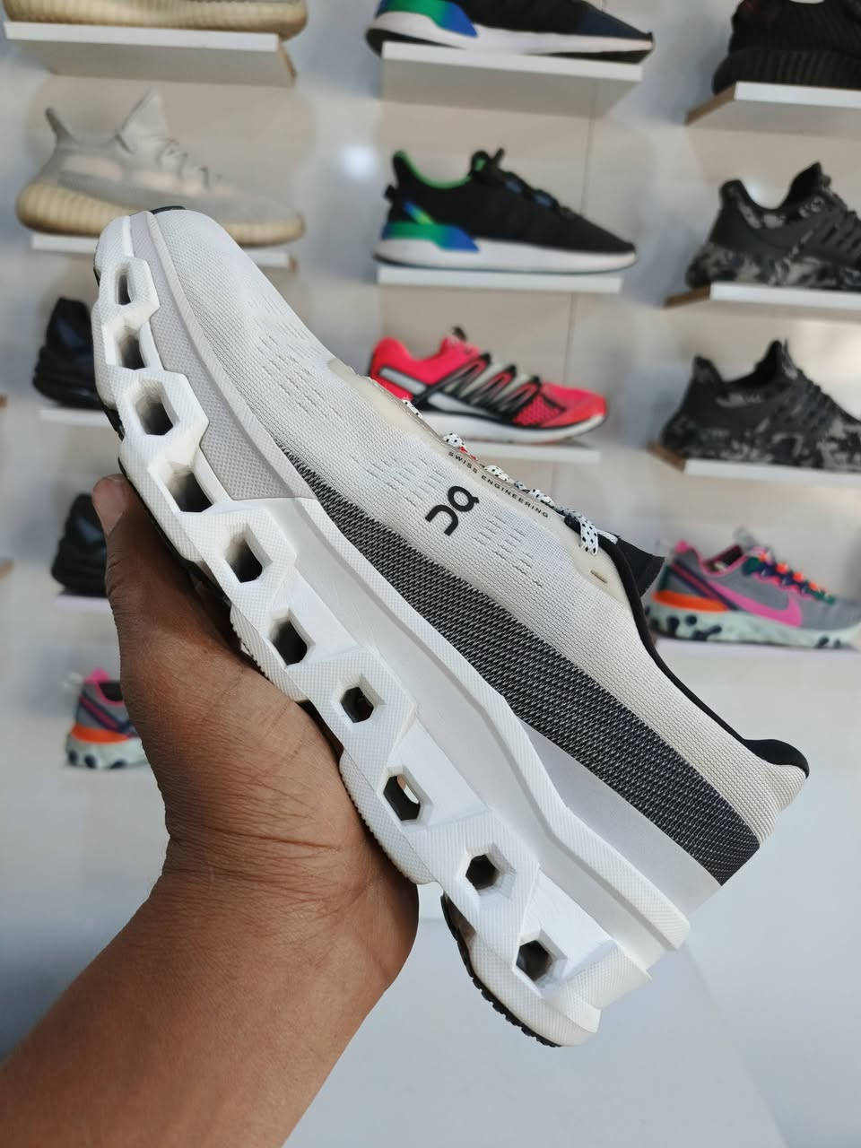 On Cloud موديل حديث
قياس 40--25.5 cm
اصلي اورجنال طبي وزن خفيف
***********☎☎
توصيل كافة محافظات العراق 🚗
