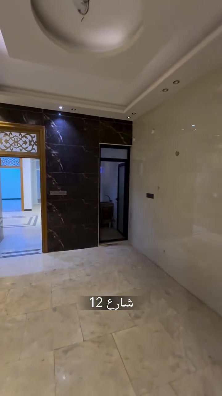 دار للبيع حي السواق المساحه 150م واجهه 7.5 نزال 20 شارع 12م  بناء حديث طابقين يحتوي على 4 غرف سويت للاستفسار مراجعة مكتب المحافظة للعقار في حي الاشتراكي خلف شارع الروان
***********
***********
 #النجف #بيع  #شراء  #مقاولات #تسويق #عقارات
