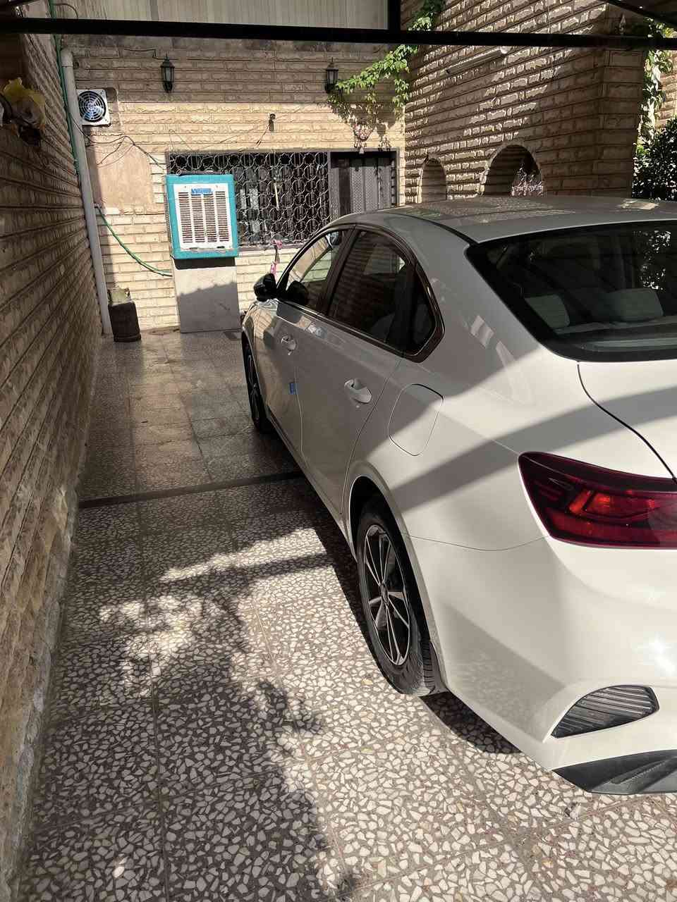 للبيع كيا سيراتو ضمان شركة الدولية موديل 2023
السيارة  نضيفة جدا لاصبغ ولابارد ولا تبديل مكفولة فقط طخة جدا بسيطة بدعامية ماشية 55 الف ..
السيارة محرك حجم (2000)فتحة حساسات كامرة وشاشة تبريد قطعتين رقم بغداد تحويل ثاني يوم مكان السيارة بغداد…
سعر السيارة 18000$
الاتصال/***********
