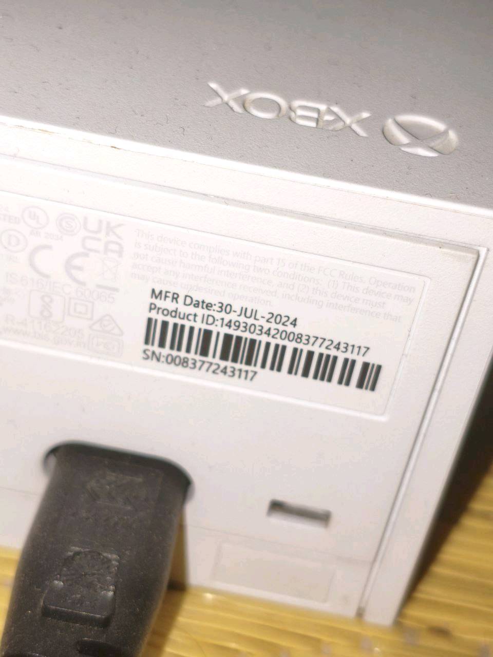 البيع مستعمل اكس بوكس سيريس اس اصدار ٢٤ كامل ملحقات ويا يوبي اس 850v