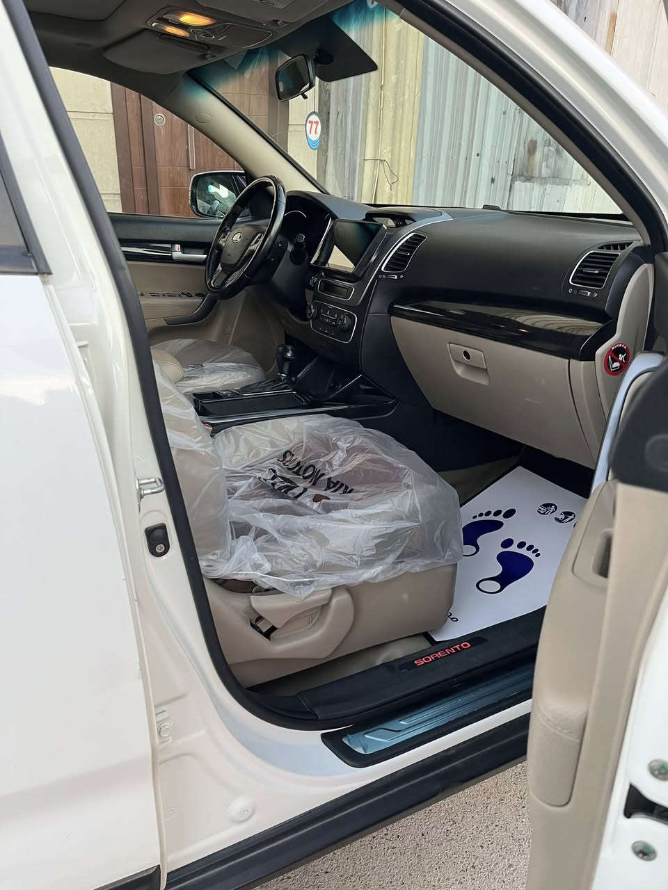 كيا سورنتو مديل 2015 __6سلندر __خليجي 
سياره 7 راكب __ 3 قطع تبريد __بردات خلفيه بلاديه 
بانوراما__سياره كامله من كلشي سياره بسمي رقم بغداد ثاني يوم تحويل

رقم الهاتف ***********

سعره ٢٠٥$  مكاني بغداد
