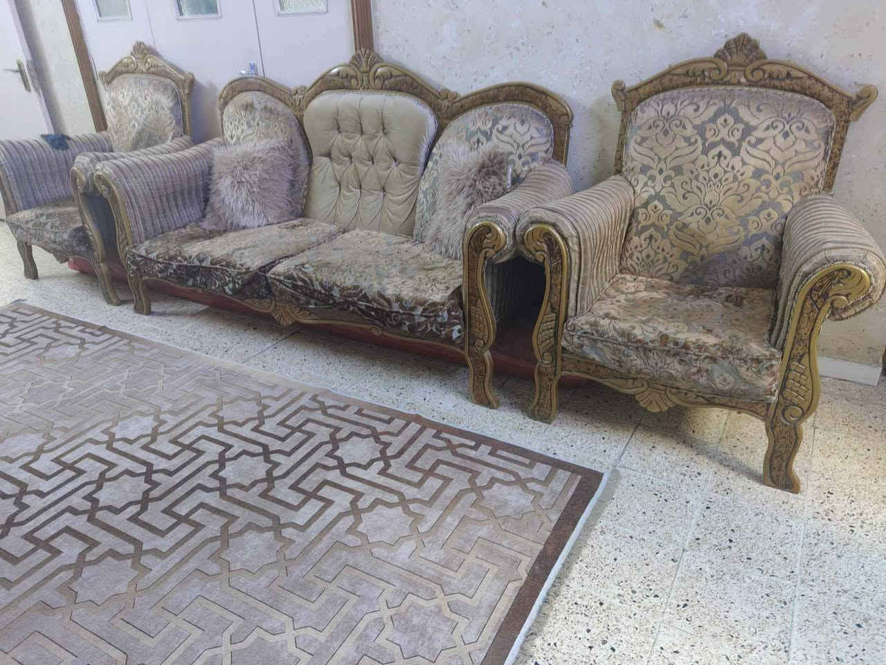 تخم ملكي. 10 مقعد السعر 250 العنوان البلديات قرب تقاطع الكهرباء


**إذا كنت صاحب هذا الإعلان وتريد حذفه لأي سبب، رجاءا أرسل رسالة إلى الدعم الفني**