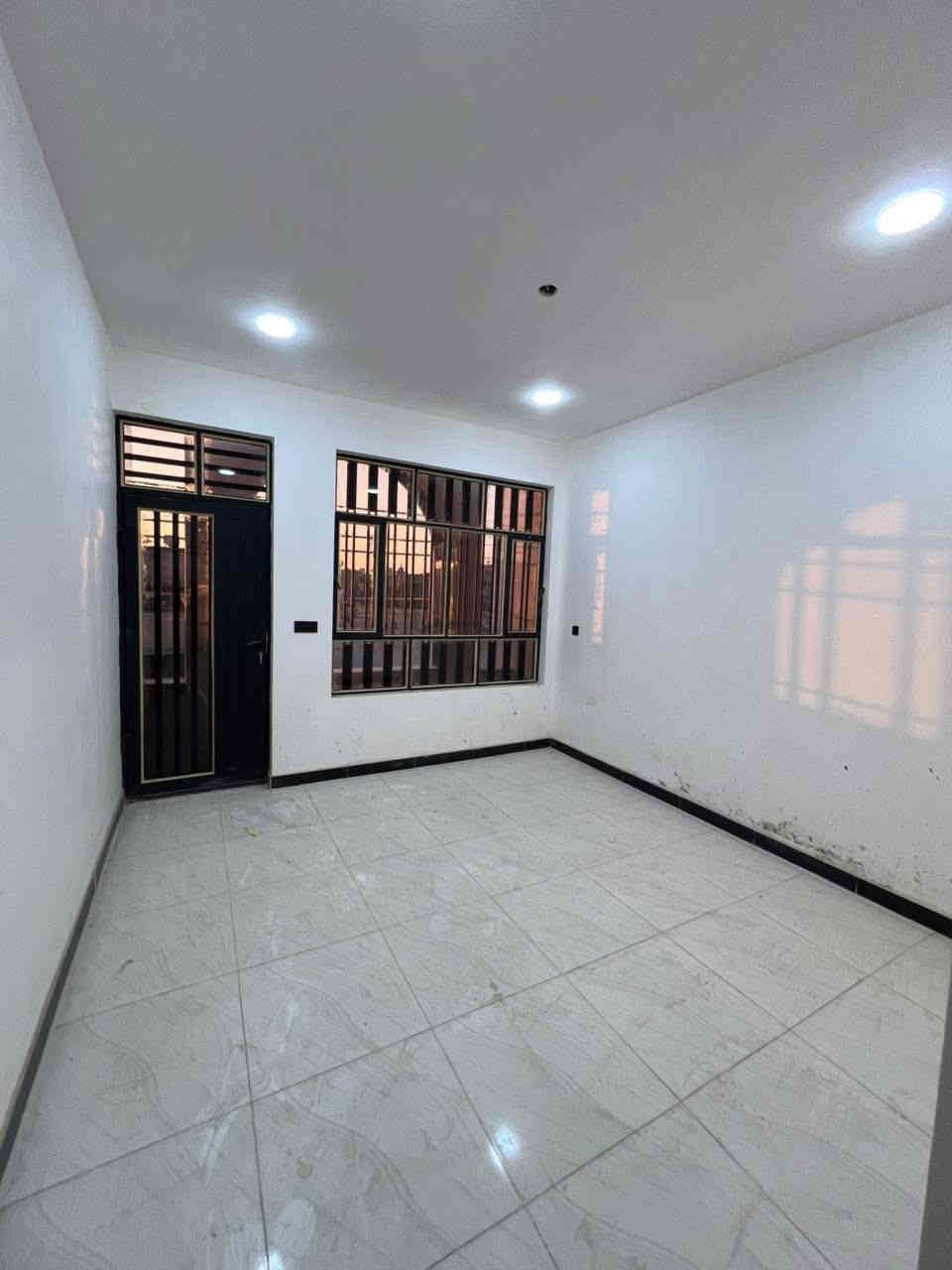 للأيجار✅
40م 

تسليم مفتاح/📍مقابل العقار تشجير 
الطابق1️⃣استقبال-صاله-مطبخ حار-خدمات
الطابق2️⃣غرف نوم عدد(2)

الموقع📍الشعب-مقابل حسينية المصطفى

🔸السعر:500 وقابل للتفاوض

مكتب الثقة للعقار🏛️
حي اور-شارع نادي النفط-مقابل مركز سناريا لطب الأسنان
***********📳
***********📳
