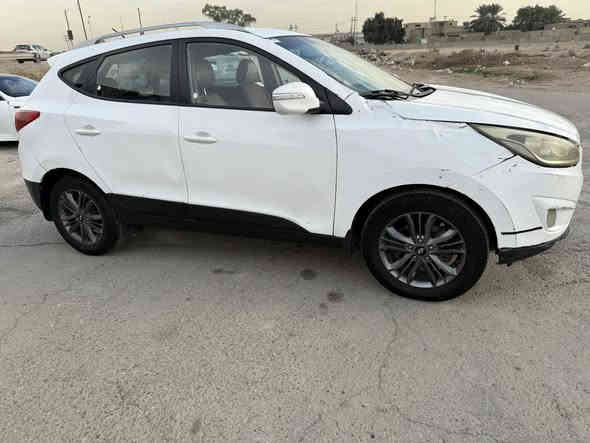 توسان خليجي موديل 15رقم واسط صار بيه حادث ابيعه على وضعه سيارة شغاله وتمشي مكانه سيارة بغداد *********** سعره 98 مجال قليل
