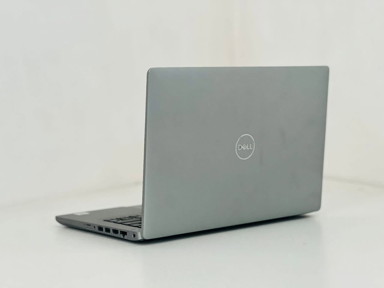 لابتوب من الجيل العاشر  Dell 5410
المعالج10210U Core i5 جيل العاشر 
ذاكرة الوصول العشوائي (الرام) 8GB قابل للتطوير
التخزين( الهارد) SSD 256GB قابل للتطوير
مقاس شاشة(حجم الشاشة )  14 دقة الشاشة  FHD
منفذ HDMI & TYPE C 
كيبورد  عربي انكليزي 

نظافه 95 ‎%‎

السعر 320 الف
***********
