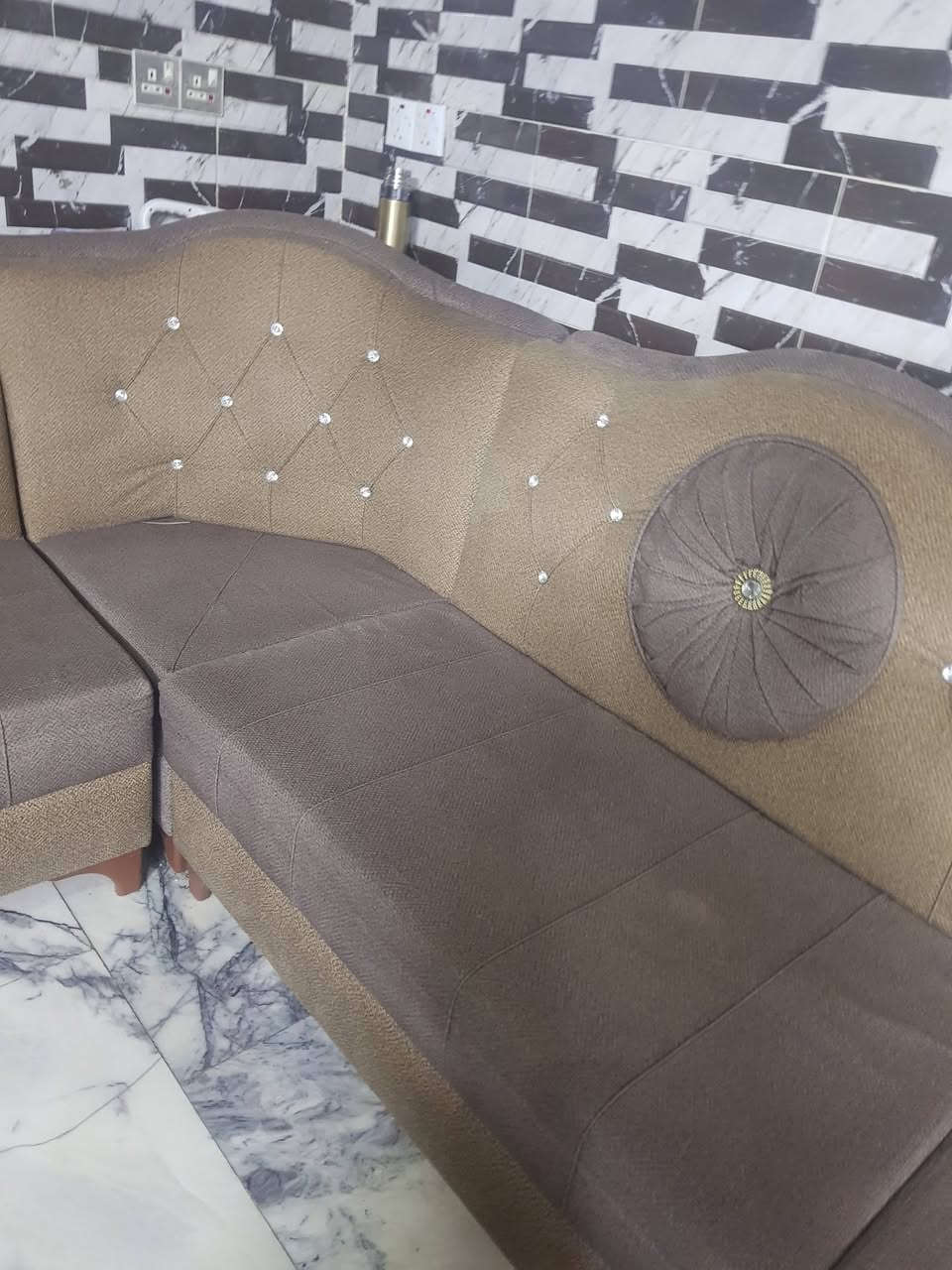 تخم ديوان سبع امتار اخو الجديد خشب بلوك ثكيل سعره ب٤٥٠ وبيه مجال بسيط مكاني البنوك الي يستفسر على الخاص


**إذا كنت صاحب هذا الإعلان وتريد حذفه لأي سبب، رجاءا أرسل رسالة إلى الدعم الفني**