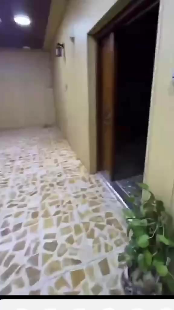 🏠 بيت للإيجار 🔑– بغداد
خلف مستشفى الاندلس 📌
  | محلة 101 
🚪5 غرف + مطبخ 2 ➕ هول + حمّام2 + 3 مناور + طرمه صغيره 🏕️سطح كبير 
📐 المساحة181 م² 📐واجهه 11ونص 
عائله 👩‍❤️‍👨او ⤵️
مناسب لشركة / مكتب / مطبعة/ مخازن شركه مكتب محاماه ✨
للاستفسار والمشاهدة الاتصال على أرقام المكتب 
*********** 📞 ***********               نستقبل جميع العروض الربيعي للاستثمارات العقارية
