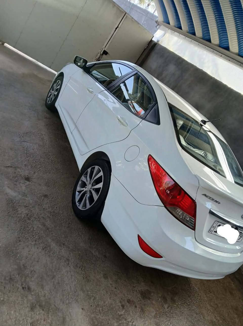 السلام عليكم هونداي اكسنت  خليجي  موديل ١٥ فول واحد ع واحد مكينه ١٦٠٠ دبل قطره تخم تاير حدايده وباتري جديد تبريد ثلج السونار مرفق  رقم بغداد نكليزي بسمي  الشراي يتصل ما متواجد ع الفيس السعر ١١٠ وبيه مجال حك جيه ***********
