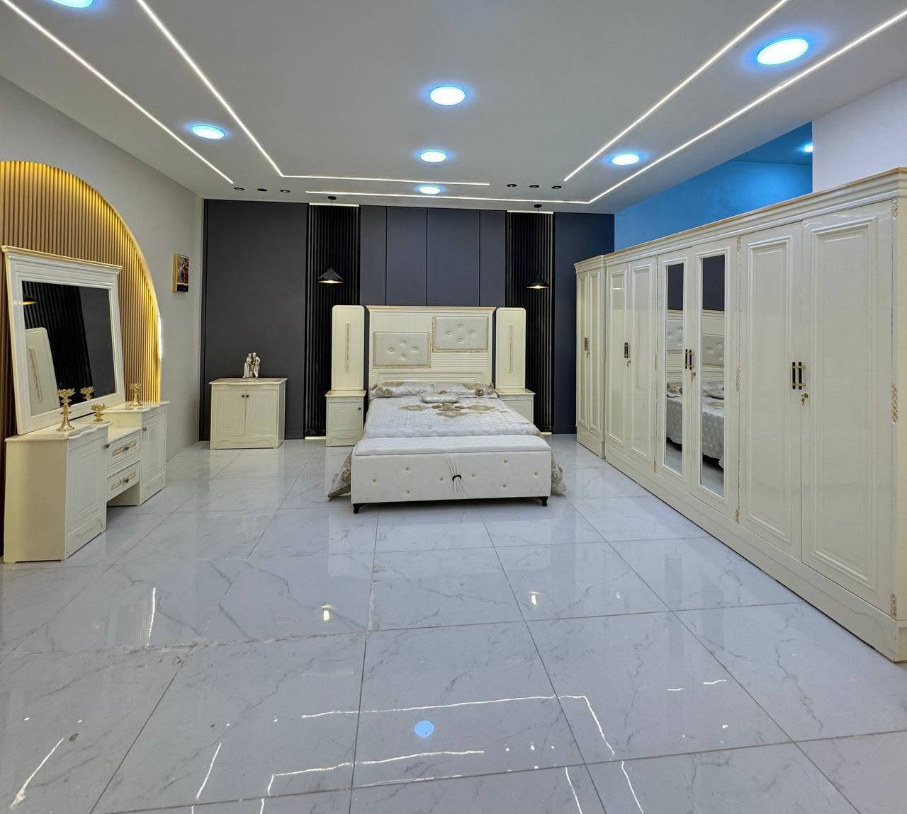 حصرياً الموديل الجديد   

السعر مليون دينار فقط 😍

غرفه نجاره قتصاديه 🛌

متكونه من 9 قطع مميزه 

الكنتور ارتفاع 240 طول 320 

مع الزاويه مجموع الطول 4 امتار 

السمك الخارجي للغرفه 5 ملم انديف

والسمك الداخلي 3 ملم معاكس ابيض

سعر الشازلون الخزان 75 الف 

سعر الشازلون المقعد 50 الف 

متوفر توصيل وشد داخل بغداد 😊

متوفر توصيل وشد لكافة محافضات العراق 🇮🇶


**إذا كنت صاحب هذا الإعلان وتريد حذفه لأي سبب، رجاءا أرسل رسالة إلى الدعم الفني**