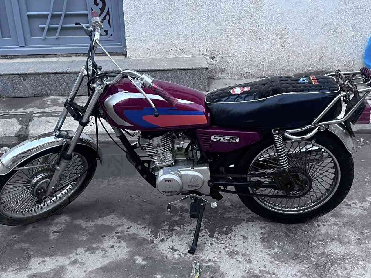 يالله السلام عليكم. اربع كير مديل 21. السعر 300. مكينه نضيفه. كلشي مابيها جاهزه. دراجه. بيها مجال. للاتصال. ***********. مكان. باب بغداد.
