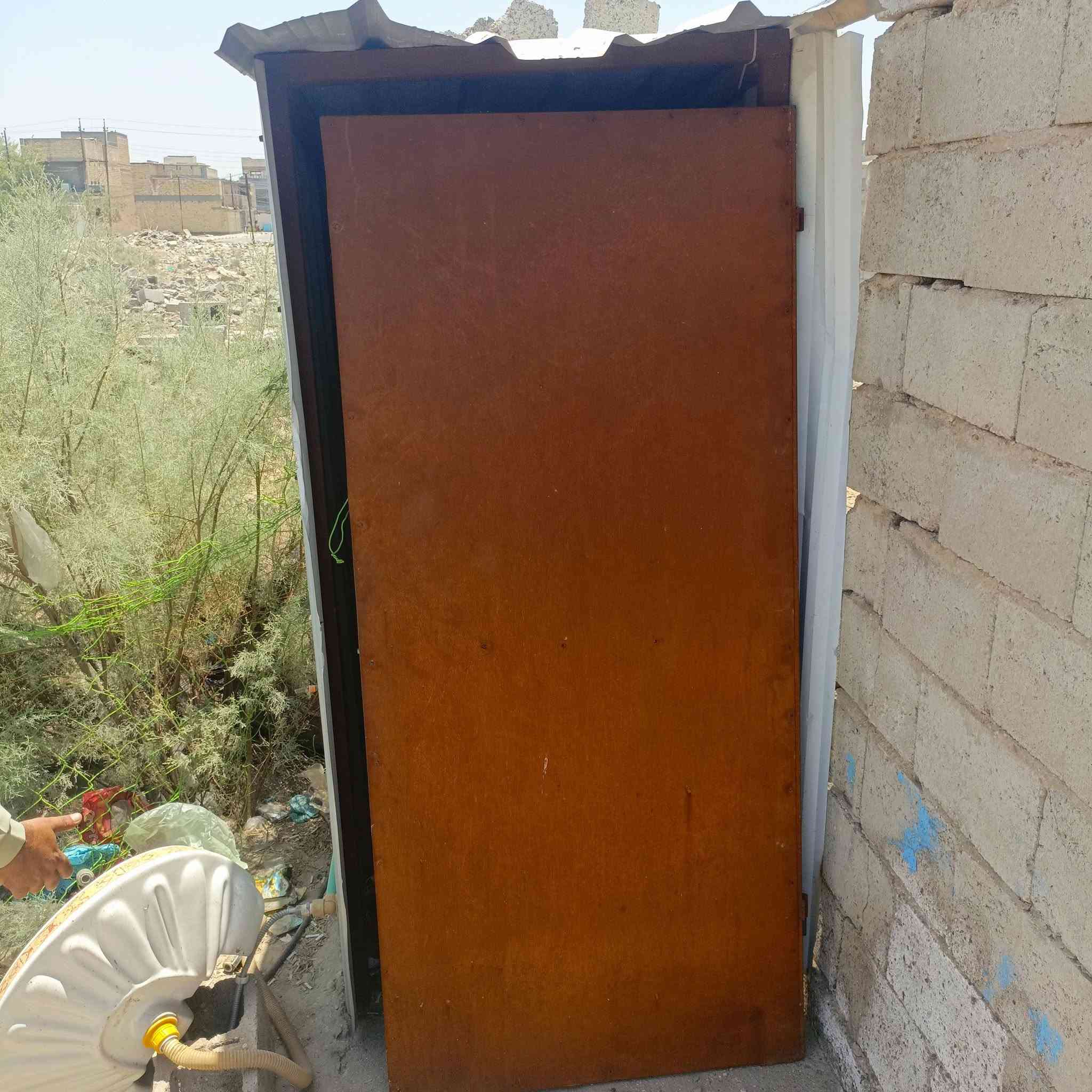 بلاجكتور واحد صغير واحد جبير باب مال تواليت كامل جام خانه هم كامله كرويته وعدي تخم كامل و جام خانه ترهم محل ترهم حلاق ترهم كلشي ***********

