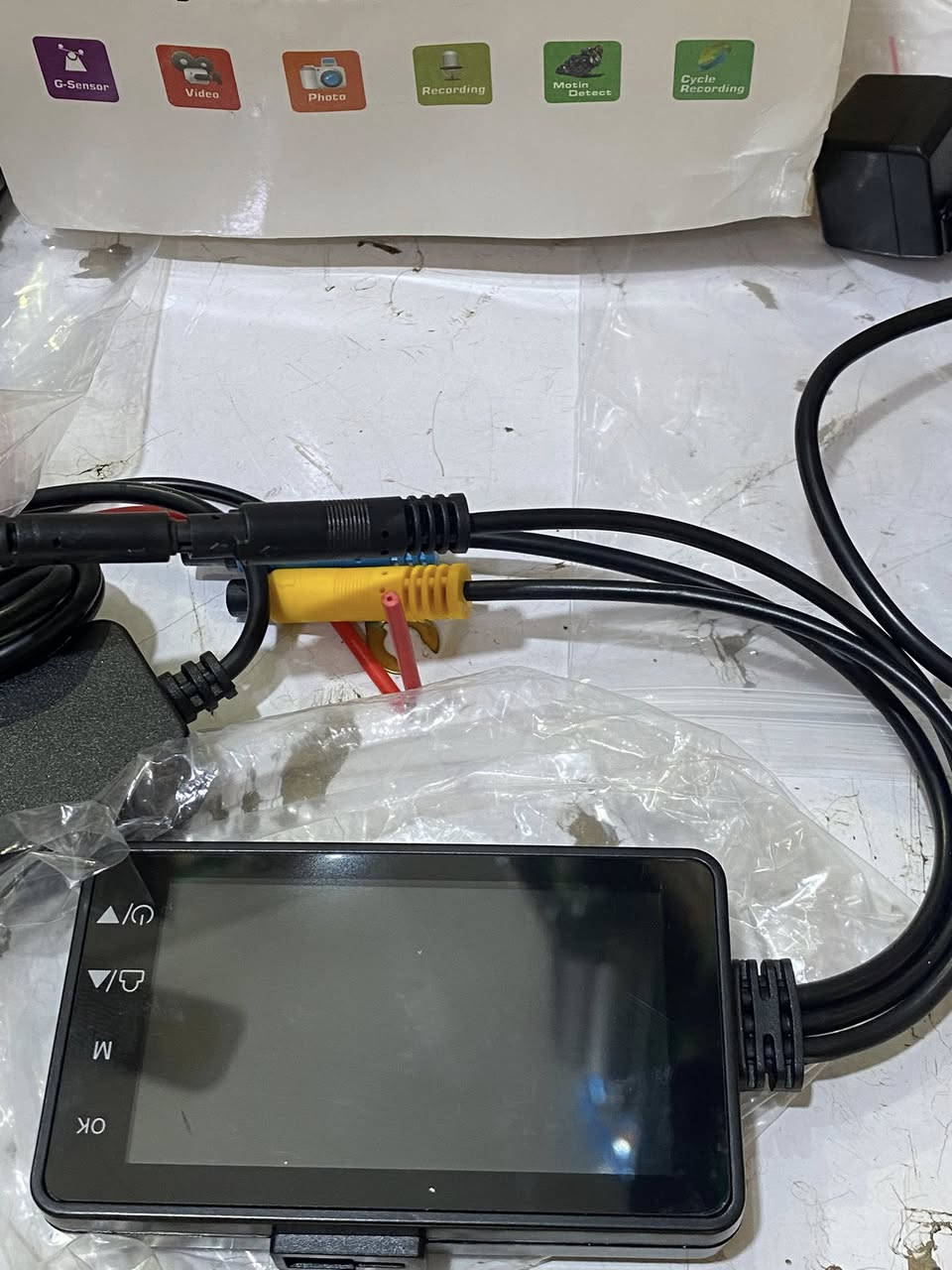 شاشة مع كامرا عدد 2 تصوير امامي خلفي غير مستخدم .. السعر 40 الف واتساب ***********
