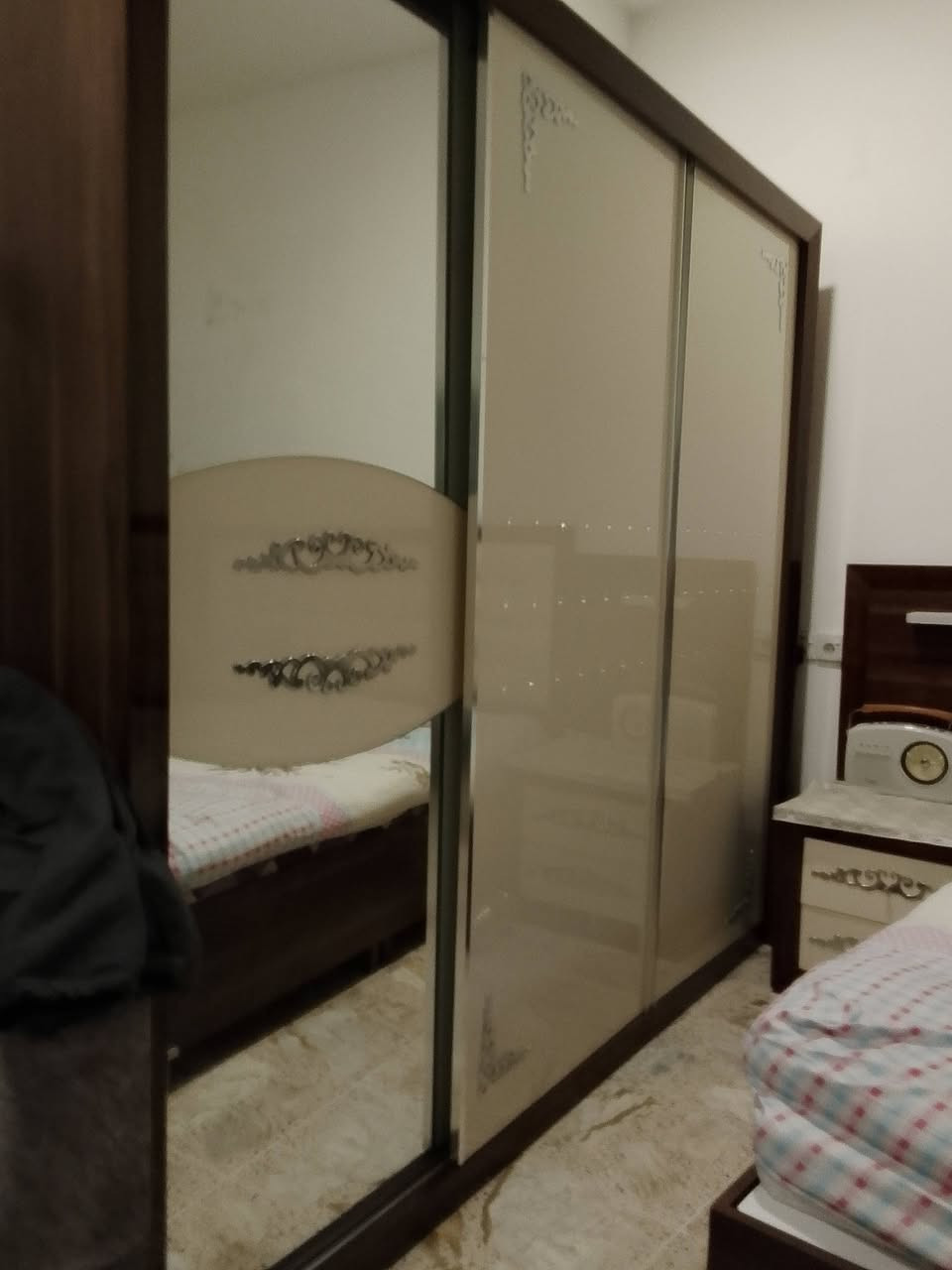 غرفه نوم نظيفه السعر750الي تريد يخابر على هذا رقم ***********
