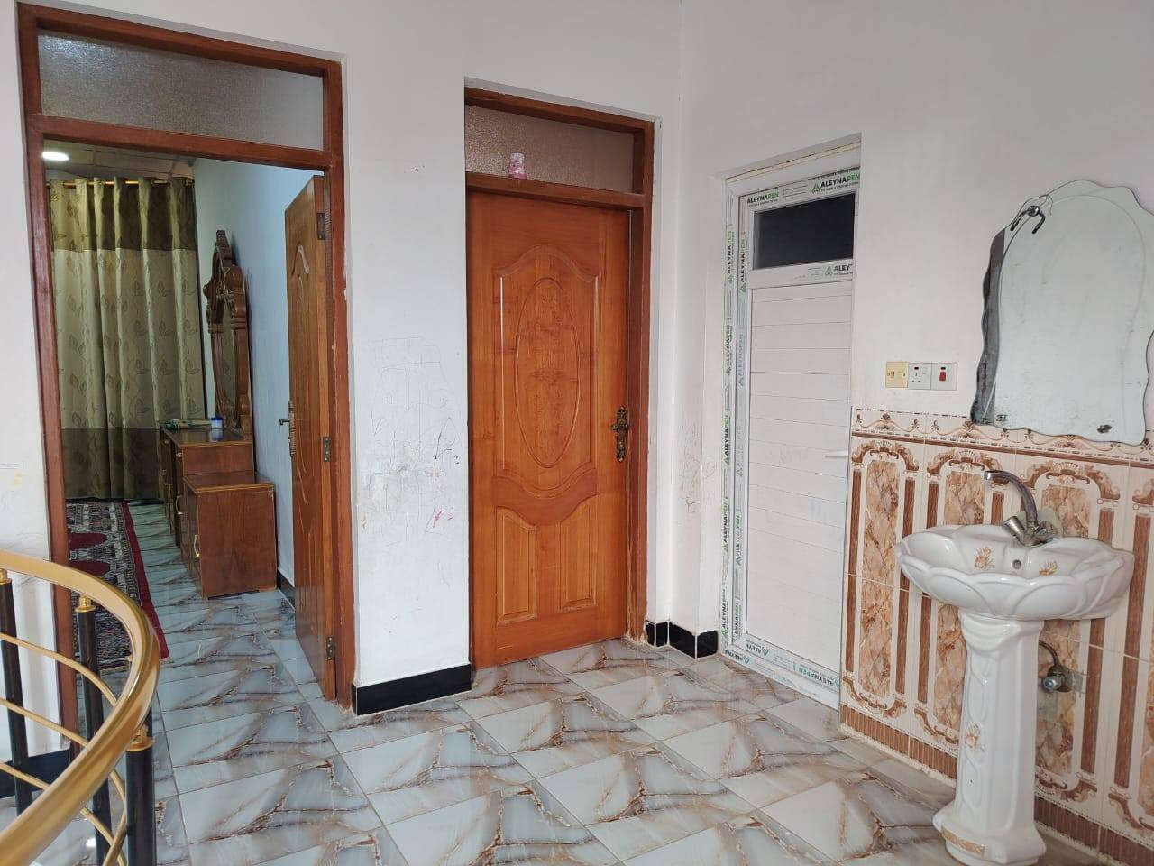 مشتمل البيع حي المعمل العمالية طابقين ٤غرف وصاله ومطبخ ستقبال كراج صحيات المساحه ١٥٠م شارع ١٠م للستفسار ***********
