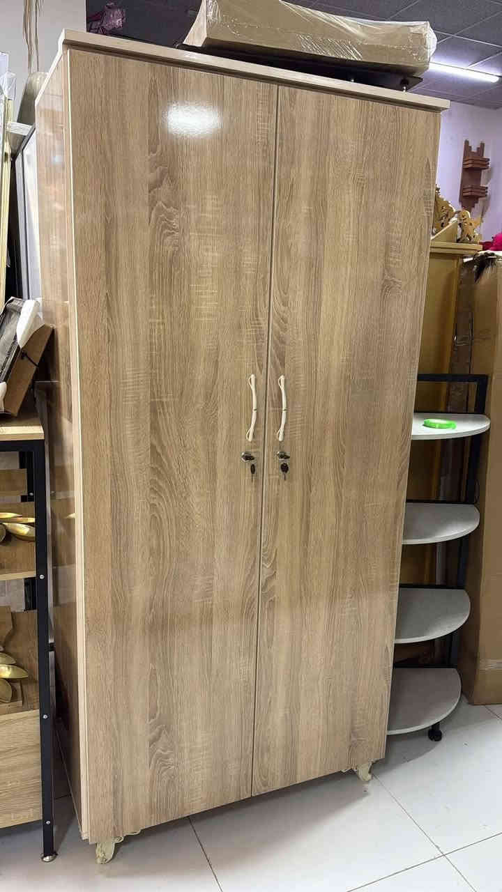 معرض صلاح آلدين للأثاث المنزلي للجمله والمفرد 
وصول وجبه جديده 
كنتور تركي 2باب 3باب مع ميز تواليت وبوفيه فراش 
خشب Mdf بلوك شغل موصل درجه اولى. 
***********
العنوان تكريت الزهور مقابل كليه تربيه البنآت مجاور تانكي المآء قرب غصن الزيتون وتساب ***********
