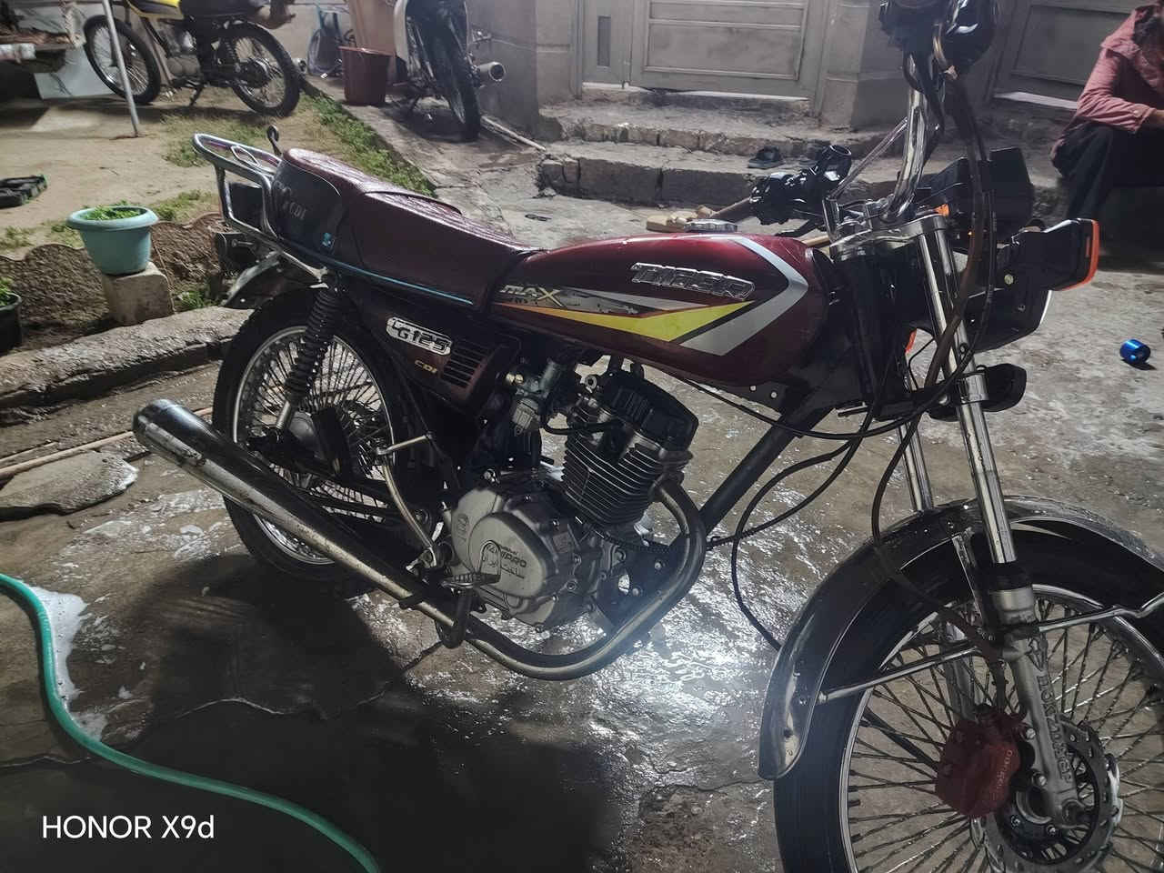 السلام عليكم دراجه للبيع تايكر ٢٠٢٣ السعر ٤٢٥وبي مجال قليل الرقم ***********
